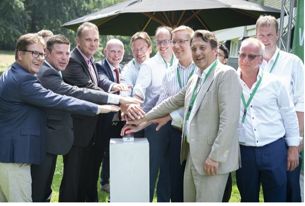Group picture of participants in hydrogen project Rozenburg (the Netherlands)